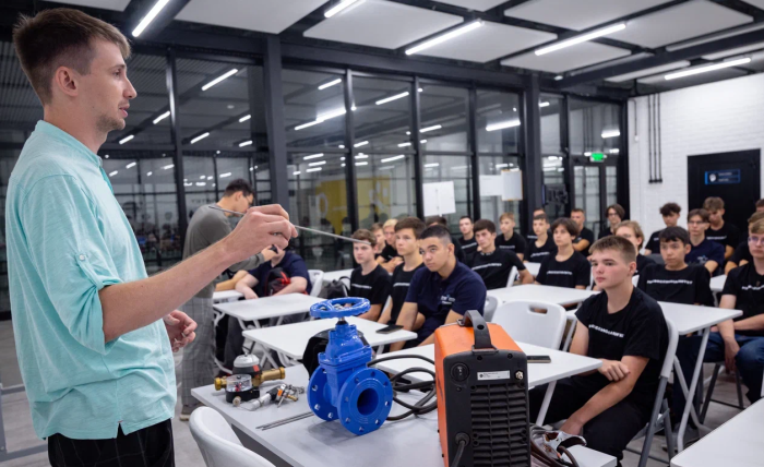 Совместно с компанией ООО "Автоцветлит"  запустили Учебно Производственный Комбинат  